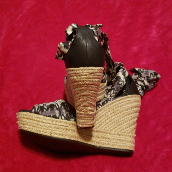 Uggs shoes - Picture 5 of 5